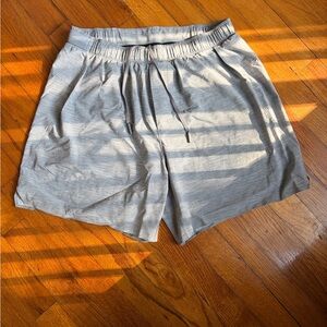 lululemon athletica Men’s size L Gray Athletic Shorts